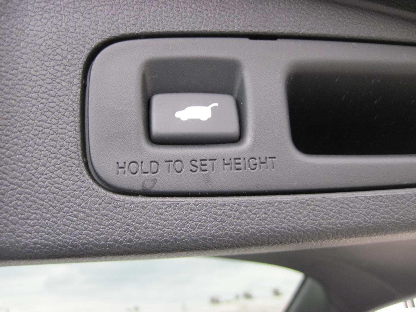 2022 white /Tan Honda CR-V EX-L AWD (2HKRW2H8XNH) , automatic transmission, located at 9530 Old Seward Highway, Anchorage, AK, 99515, (907) 349-3343, 61.134140, -149.865570 - Photo#5